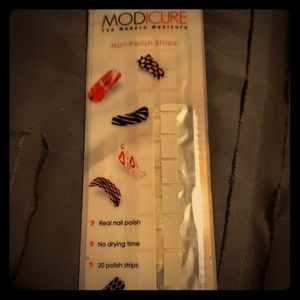 Modicure french manicure